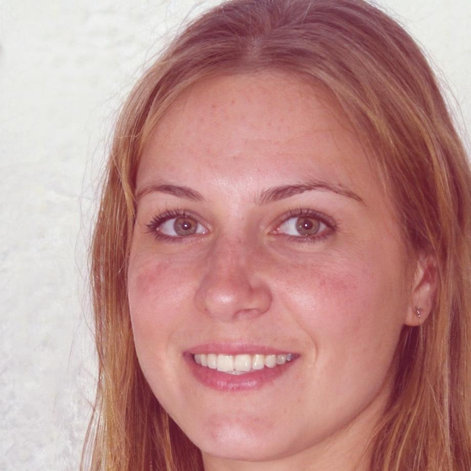 Annelie Theron, Financial Analyst